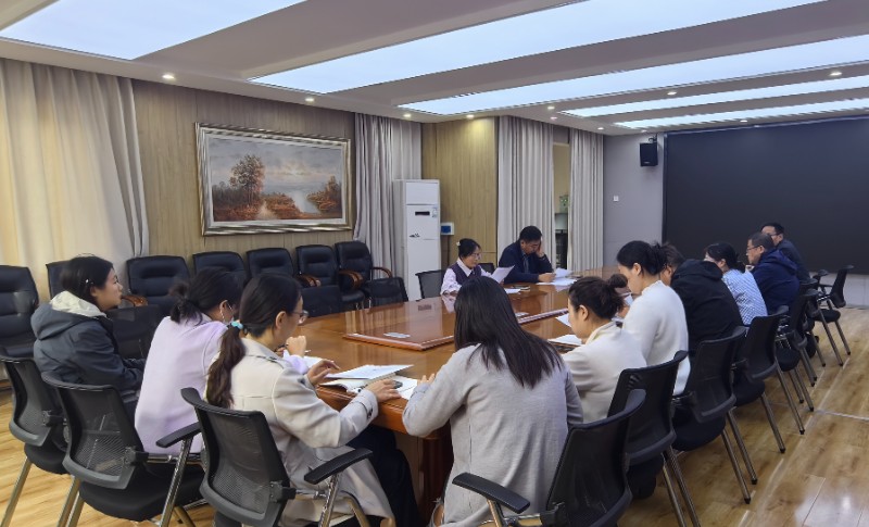 1760576871520161.jpg 1學?;I備領導小組部署工作.jpg