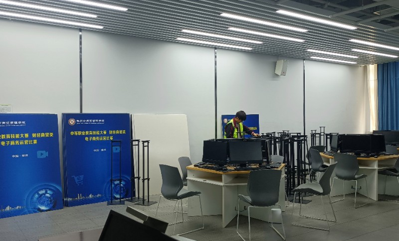 1760576983980674.jpg 3實訓處進行賽場氛圍營造.jpg