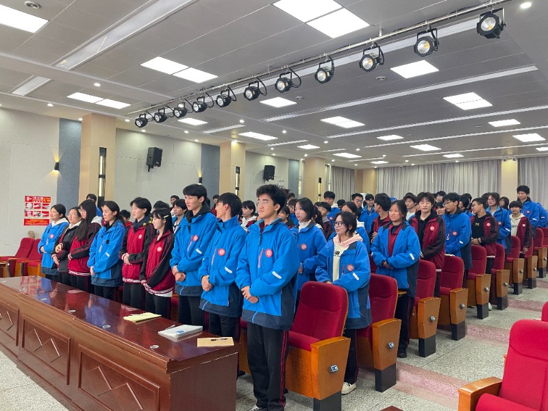 1761814338548316.jpg 學生職業(yè)禮儀實操體驗.jpg