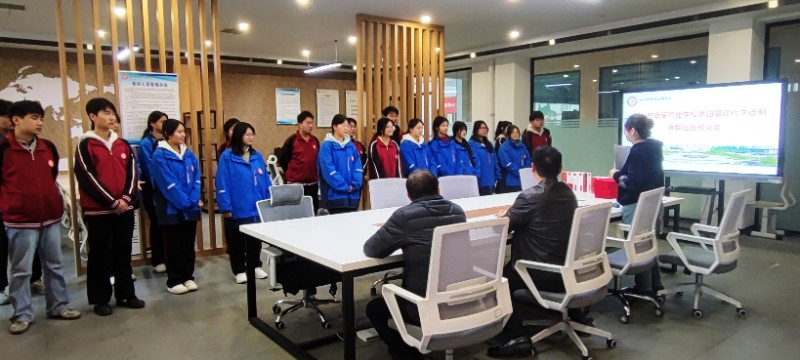 1763953006948928.jpg 1.實訓處伽蕊老師公布講解比賽獲獎名單.jpg