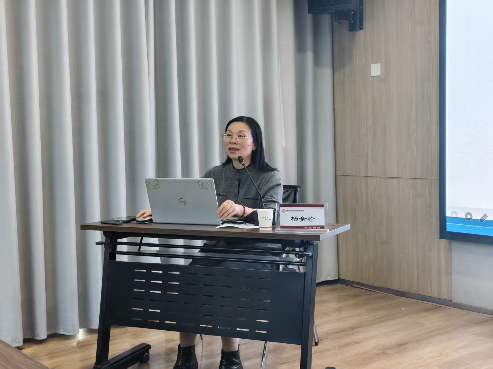 1764291326481482.jpg 河南省教育科學(xué)規(guī)劃與評(píng)估院教育教學(xué)研究室主任楊金栓作專題培訓(xùn).jpg