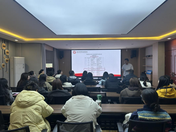 1764558241897870.png 教務(wù)處副主任李峰對(duì)期中考試出現(xiàn)的問題和狀況進(jìn)行分析總結(jié).png