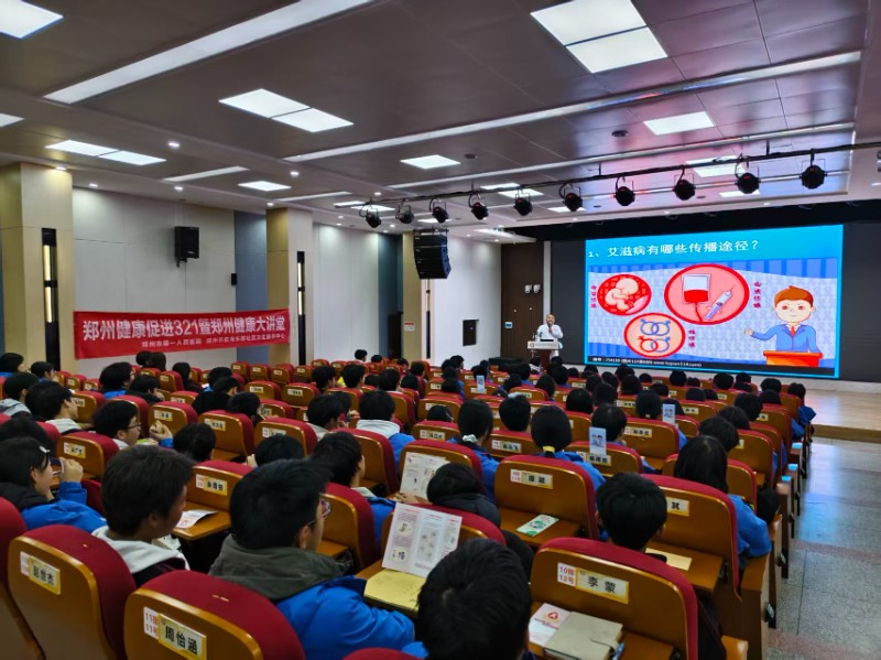 1764645142984981.jpg 航海東路社區(qū)衛(wèi)生服務(wù)中心醫(yī)師苗亞洲到校開展“艾滋病的防治知識”主題健康講座.jpg