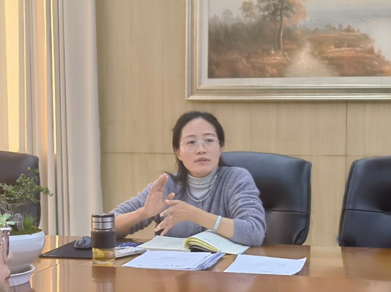 1764895123318080.jpg 鄭州市商貿(mào)管理學校副校長花芬進行課題指導.jpg