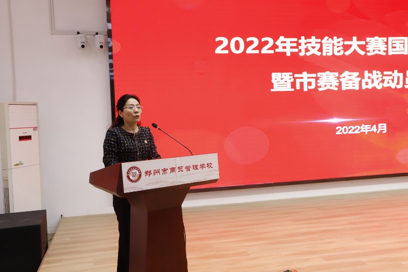 副校長陳紅霞鼓勵參賽選手.JPG
