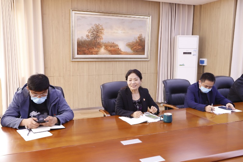 副校長(zhǎng)陳紅霞就推進(jìn)學(xué)校課程思政建設(shè)提出要求.JPG