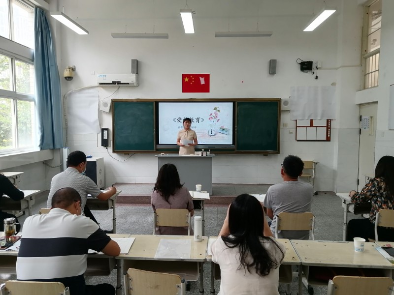 毛婷婷老師講述班級(jí)教育故事.jpg