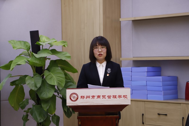 系部主任張寶月匯報電子商務專業(yè)建設情況.JPG