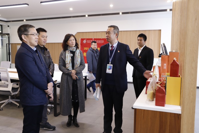 參觀實訓基地.JPG