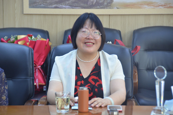 退休教師王儀霞發(fā)言.jpg