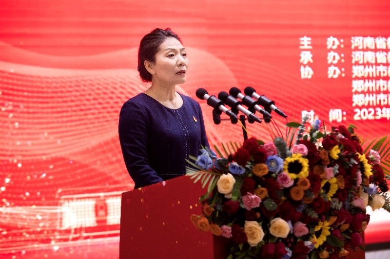 5-2 鄭州市商貿(mào)管理學(xué)校教學(xué)校長陳紅霞做總結(jié)發(fā)言.jpg