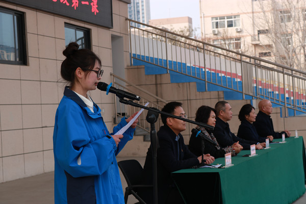 學(xué)生代表發(fā)言_副本.jpg