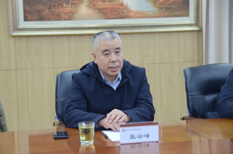 鄭州市教育局總職業(yè)指導(dǎo)師張云峰對本次調(diào)研給予高度評價.JPG