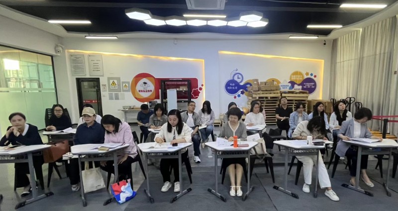 多位老師參與觀摩.jpg