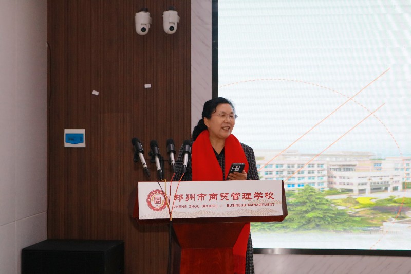 1761614645438336.jpg 離退休教師代表孫愛萍發(fā)言.jpg